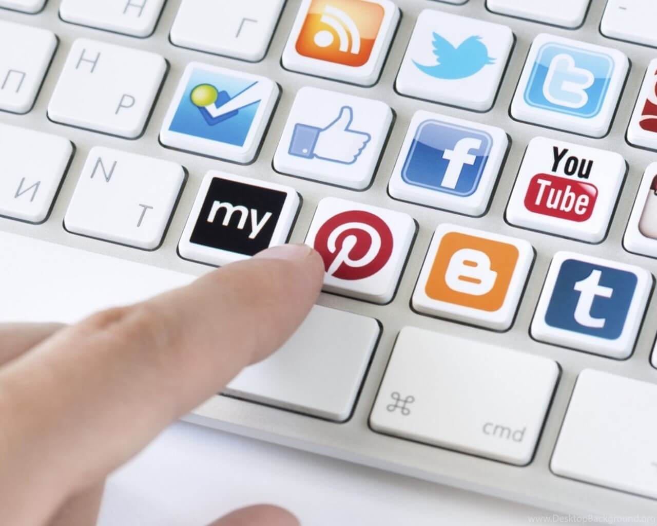 Keyboard with Social Media Icons Keyboard with Social Media Icons